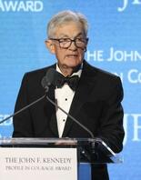 パウエル氏が「FRB守った」