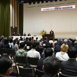 宇大１期生が意欲新たに　データサイエンス経営学部の開設記念式典