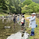 閉校後も地元に愛着を　小学生ら対象に秋山川で釣り教室　佐野・氷室地区