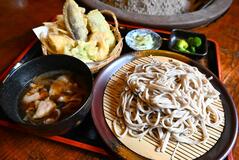 【グルメ探訪】一番だしが生む好相性　肉汁つけそば　そば処照路庵（足利）