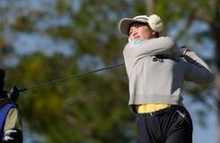 ゴルフ、桜井、渋野と西村通過