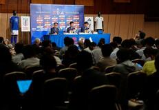合宿、壮行試合後に離日