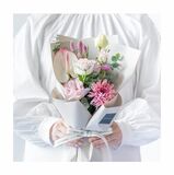 用途やシーンで選べる 提携生花店のフローリストが仕立てる、季節の花のフラワーギフト