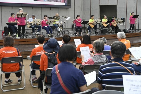 バンド演奏などが行われた会場
