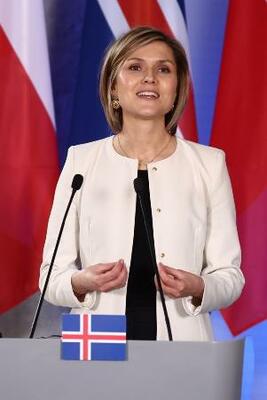 　アイスランドのフロスタドッティル首相＝２月、ポーランド・ワルシャワ（ゲッティ＝共同）