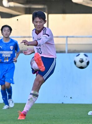 攻撃の要となるＦＷ大久保＝県大会準決勝の国学栃木戦
