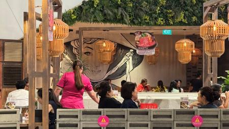 　配膳ロボットを見かけなくなったシンガポールにある近所のベトナム料理店＝１２月１３日