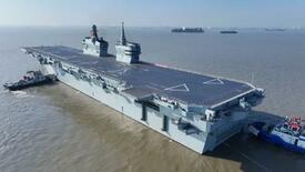 中国の新型揚陸艦が試験航行