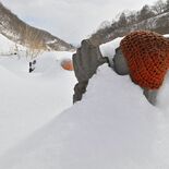 大雪で栃木県北部は一面銀世界に　那須・殺生石では地蔵もすっぽり雪化粧