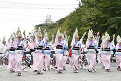 威勢良く阿波おどり披露