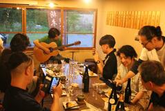 鶏、酒、音に酔いしれ