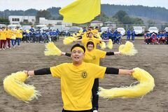 雨吹き飛ばし熱い応援合戦　小規模特例校・黒羽高、２年に１度の体育祭