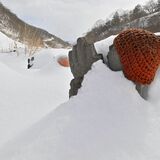大雪で栃木県北部は一面銀世界に　那須・殺生石では地蔵もすっぽり雪化粧