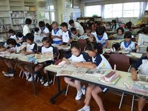 新聞スクラップに挑戦　佐野市出流原小