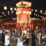真岡で「尊徳夏まつり」　盆踊り夏の思い出に　花火５千発が夜空彩る