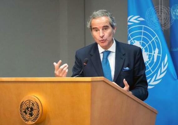 29日、ニューヨークの国連本部で記者会見するIAEAのグロッシ事務局長(国連提供・共同)