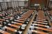 　大学入学共通テストに臨む受験生＝１７日午前、東京都文京区の東大