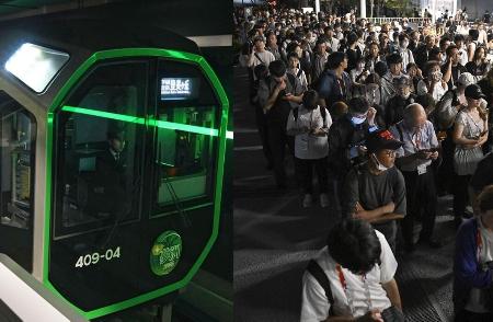 左:大阪メトロ中央線 右:万博会場で運転再開を待つ人たち=8月13日深夜、夢洲