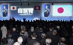 自民党大会で国歌、告発状を提出