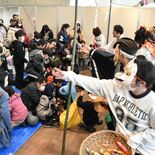 「がらまき」に子どもら夢中　なかがわ水遊園で初イベント　神楽「ヘビが戦…