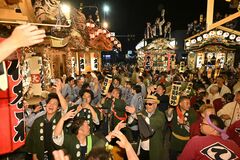 屋台9台の「ぶっつけ」華やかに　大田原屋台まつりが開幕