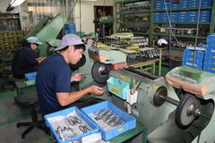 精密金属加工の技術活用　歯科以外の器具製造強化　那須烏山のシオダ