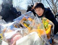 尾木さん献花「安心して」