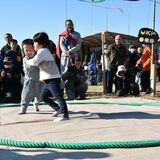栃木で「ど田舎にしかた祭り」にぎわう　舞台は田んぼの上　相撲や俵飛ばしで魅力発信