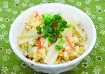 春を感じる優しい香り　炊飯器でウドの炊き込みおこわ