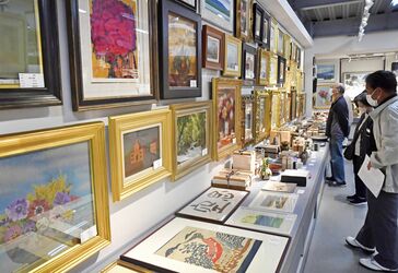 人間国宝や世界的芸術家の作品も　栃木県益子でオークション始まる　名品700点、26日まで
