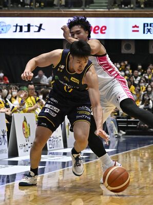 第１クオーター４分、ブレックスの高島がスチール＝ブレックスアリーナ宇都宮