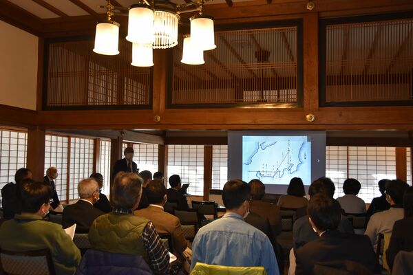 日光山輪王寺の本坊で開かれたモニターツアーでの講演会