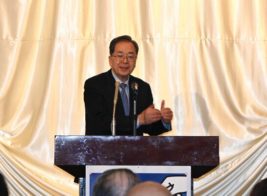 応援演説する斉藤氏=28日午後、宇都宮市内