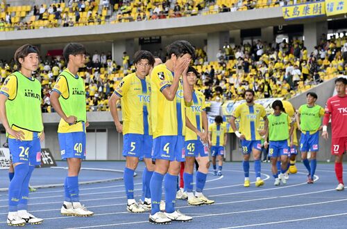 ホーム清水戦に敗れて18位以下が確定し、来季Ｊ３降格が決まったＪ２栃木ＳＣ＝10月27日