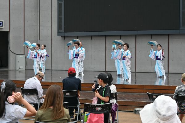 オリオンスクエアで開催された民謡民舞の祭典
