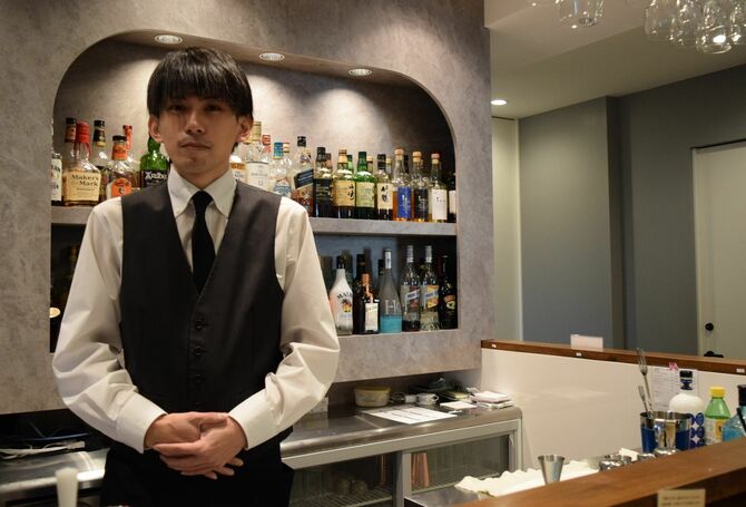 「ジャズを聞きながら、お酒と食事を楽しんでほしい」と話す中島さん