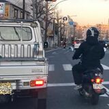 危険なバイクすり抜け、規制は？　県警交通部に聞く　場面に応じて違反適用　「譲り合い、安全運転心掛けて」