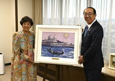 刺しゅう画４０点 足銀本店を飾る