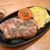 低温調理でやわらかく　厚切りポークグリル　ビストロ イワサキ（足利）