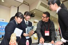 真岡の企業を選択肢に　商議所が雇用促進事業　地元高校生１５０人 初の見学