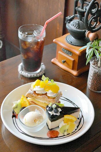 宇都宮 喫茶店 コーヒー・ルンバ季節のケーキ2種盛り｜栃木ぐるっと