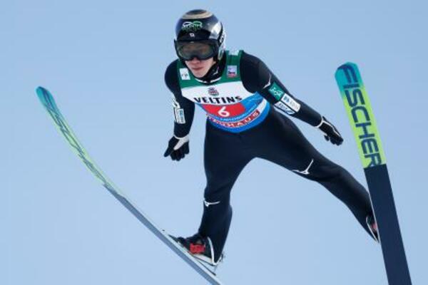 　二階堂蓮の１回目の飛躍＝ガルミッシュパルテンキルヘン（共同）