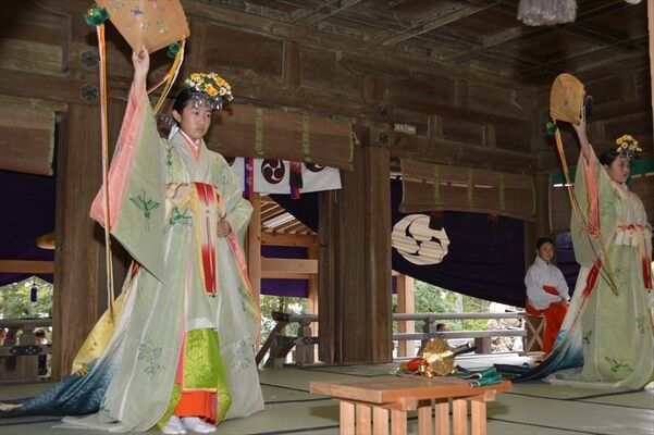 唐澤山神社の秋季例大祭で披露された浦安の舞
