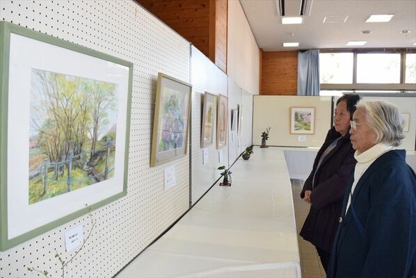 那須野が原公園で開催中の「大田原　みず絵会」の水彩画展