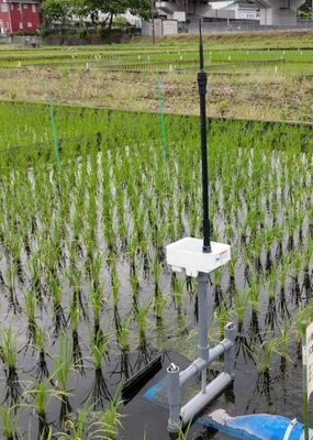 県内で導入が進む、水田の水位を管理する機器（県提供）＝宇都宮市