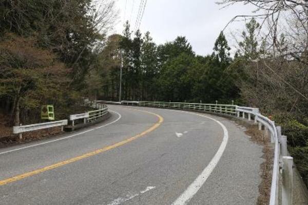 　女性の遺体が発見された現場付近＝７日、長野県阿南町