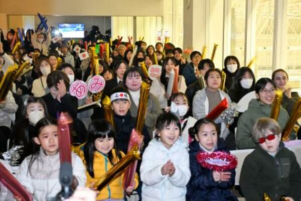 　新潟市で開かれた中井亜美の応援会＝２０日早朝