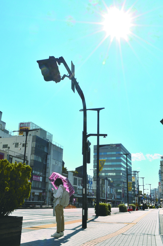 梅雨明けもまだだというのに、晴れた日には真夏のような太陽がじりじりと照り付けます