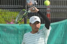 栃木県高校総体・テニス男子単、2年の伏見一輝（足大付）が同門対決制す　…