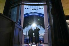 【米イラン合意】「バースデー」、演出優先